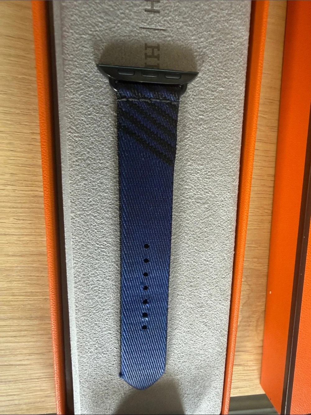 Hermes jumping apple featuring